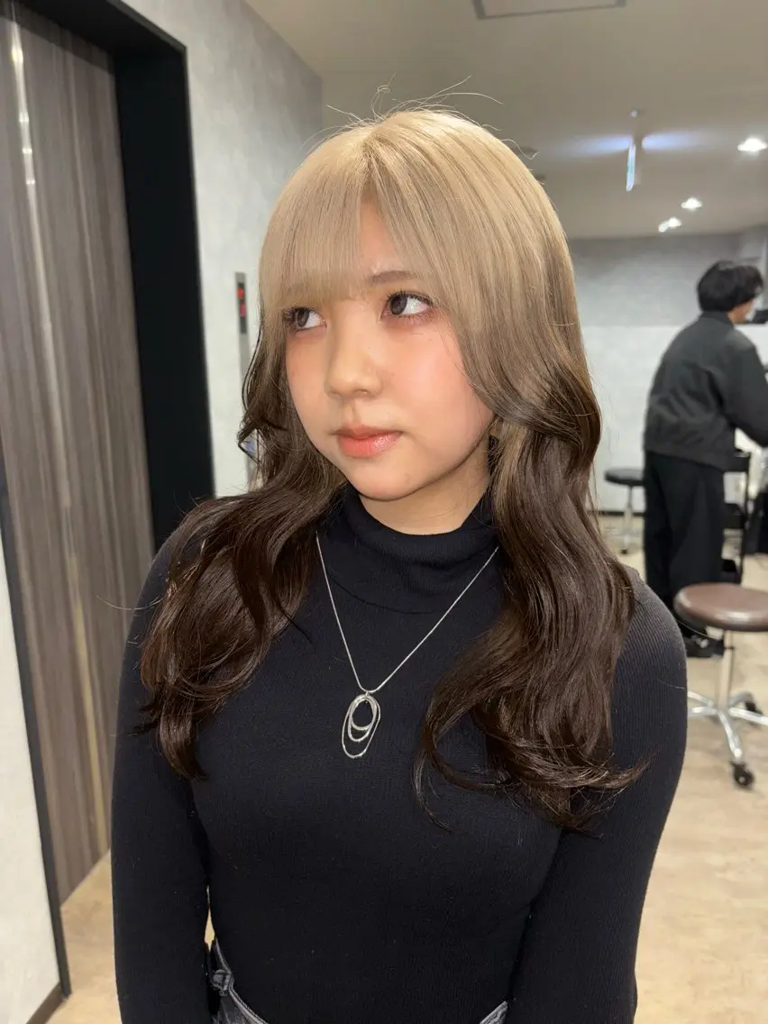 セミロング 🌐NATSUMI 🌐【寒色カラー】のヘアスタイル