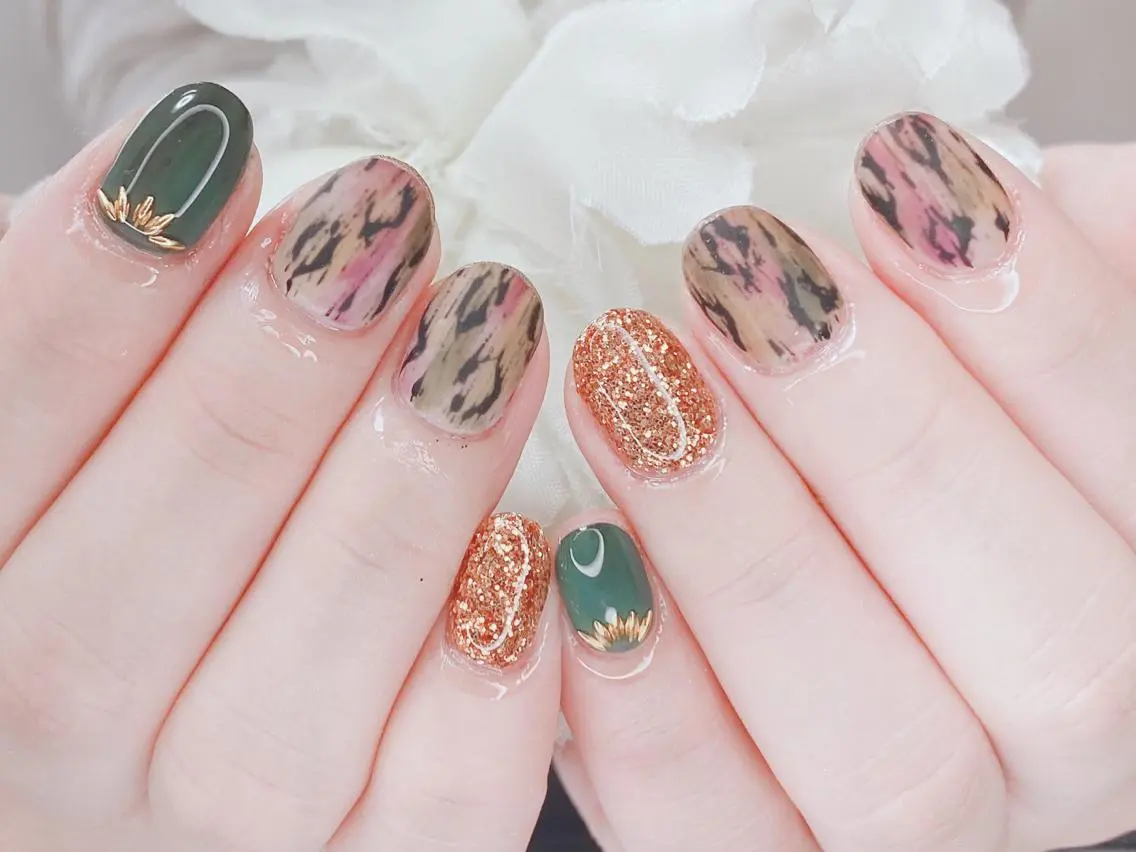 ネイル アニマル柄 アートネイル フレンチネイル グラデーション キラキラネイル Nail Salon ertiのネイルデザイン