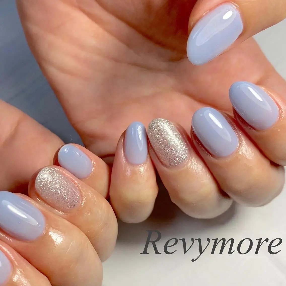 ミディアム ネイル 韓国風ヘア ブルー ジェルネイル キラキラネイル 韓国ネイル nail salon Revymoreのネイルデザイン