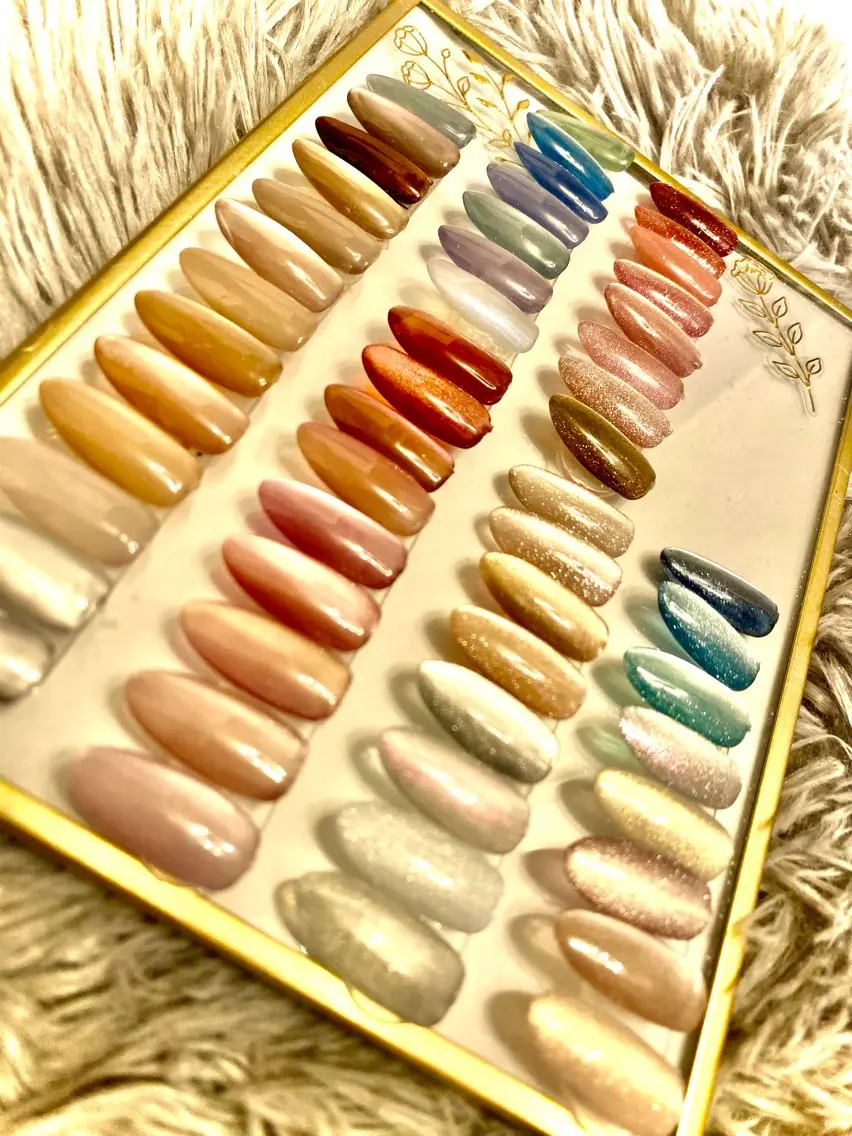ちゅるんマグネットネイル（オフなし、甘皮ケア、ハンドマッサージ付）❤️オフあり➕500円➕30分の写真