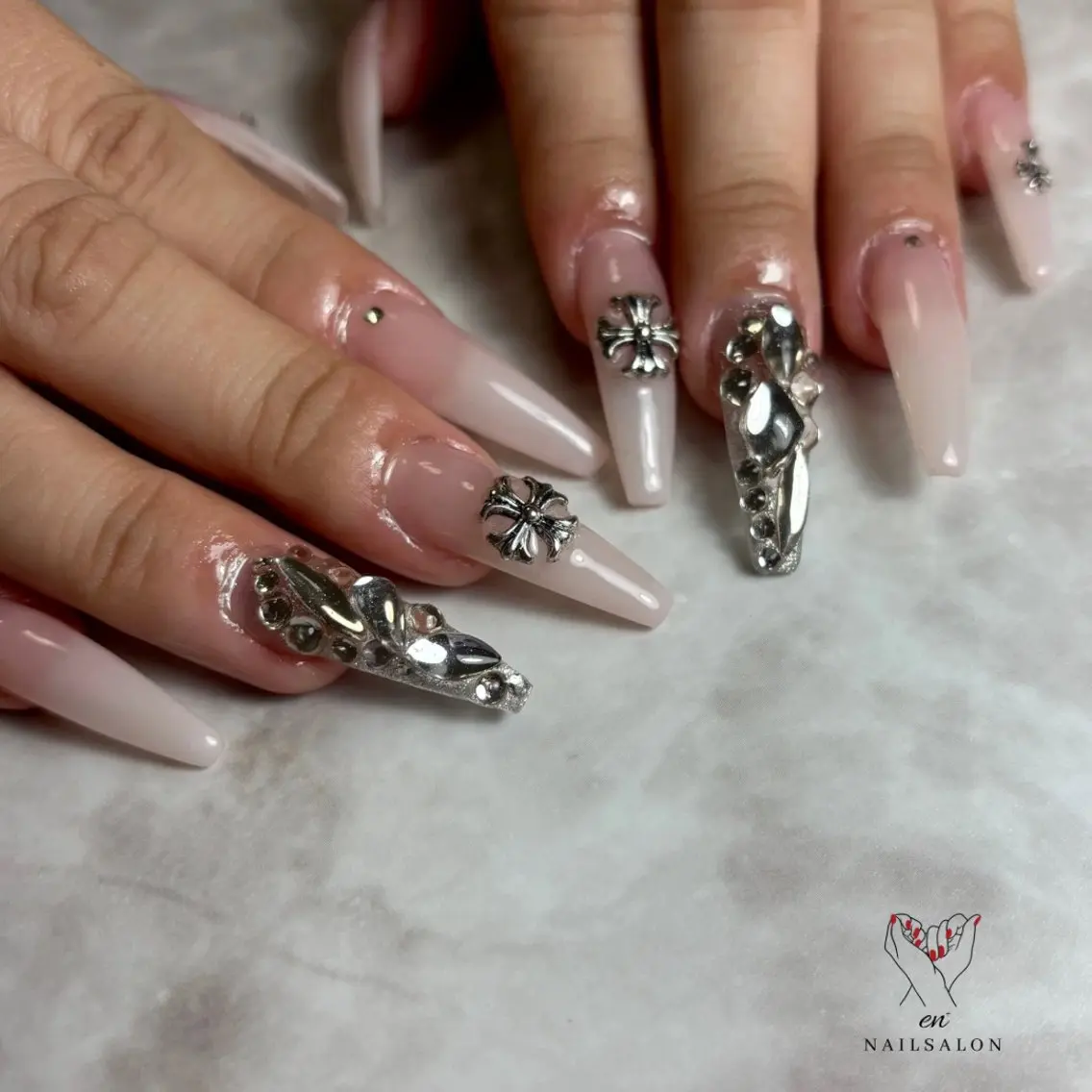 ネイル ストーンネイル ハンドネイル NAILSALON en+沖縄市美原のネイルデザイン