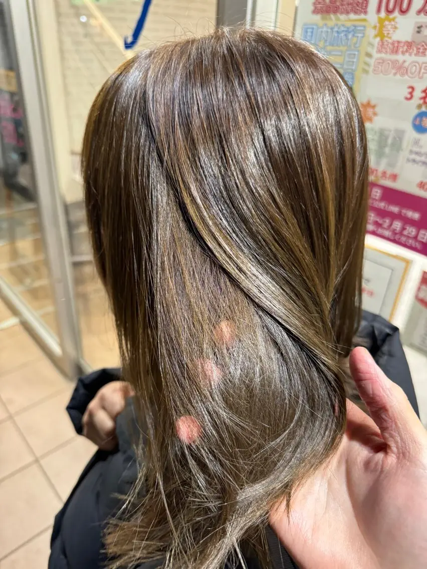 セミロング カラー ヘアアレンジ 切りっぱなしボブ ブリーチ ブラウンカラー デザインカラー ダブルカラー 目黒 碧人のヘアスタイル