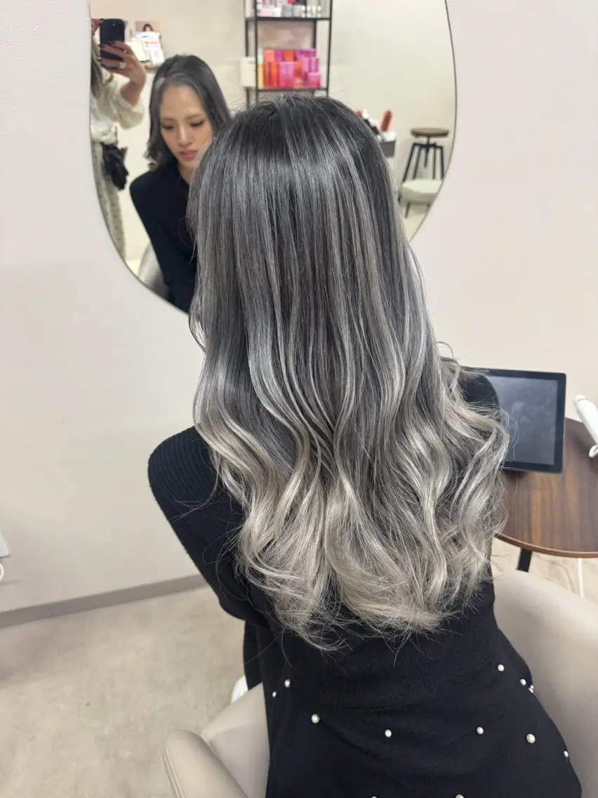 ロング 岸川 恭子のヘアスタイル