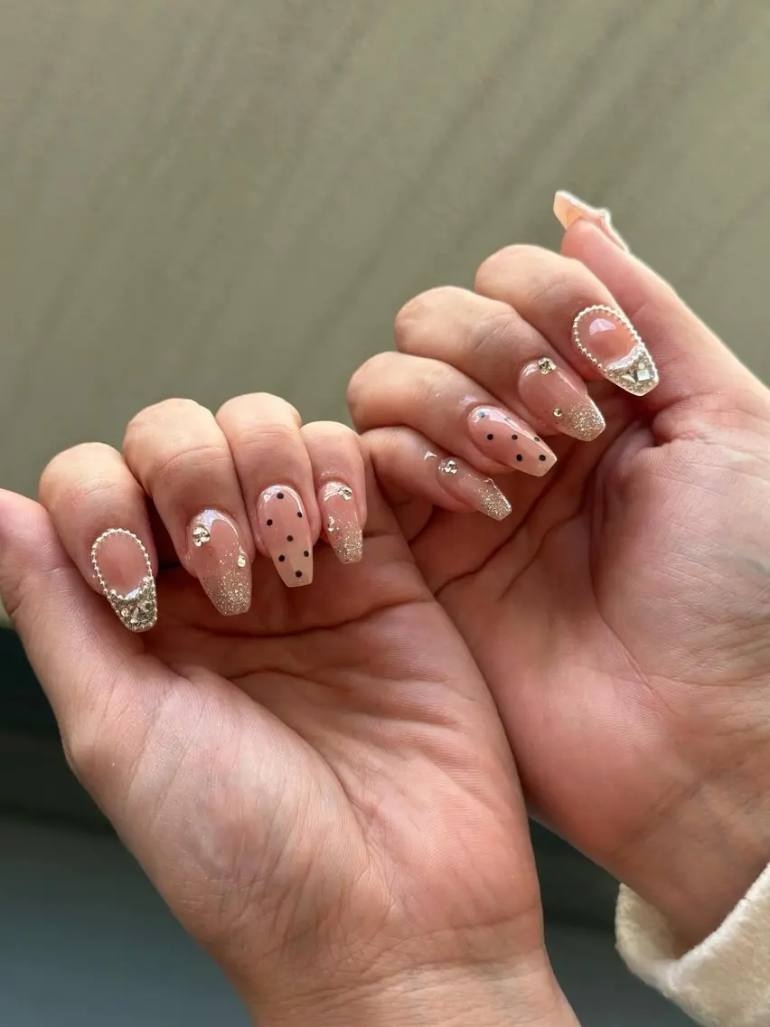 ネイル チークネイル フレンチネイル グラデーション キラキラネイル 韓国ネイル ハンドネイル RAMU Nail 恵比寿店のネイルデザイン