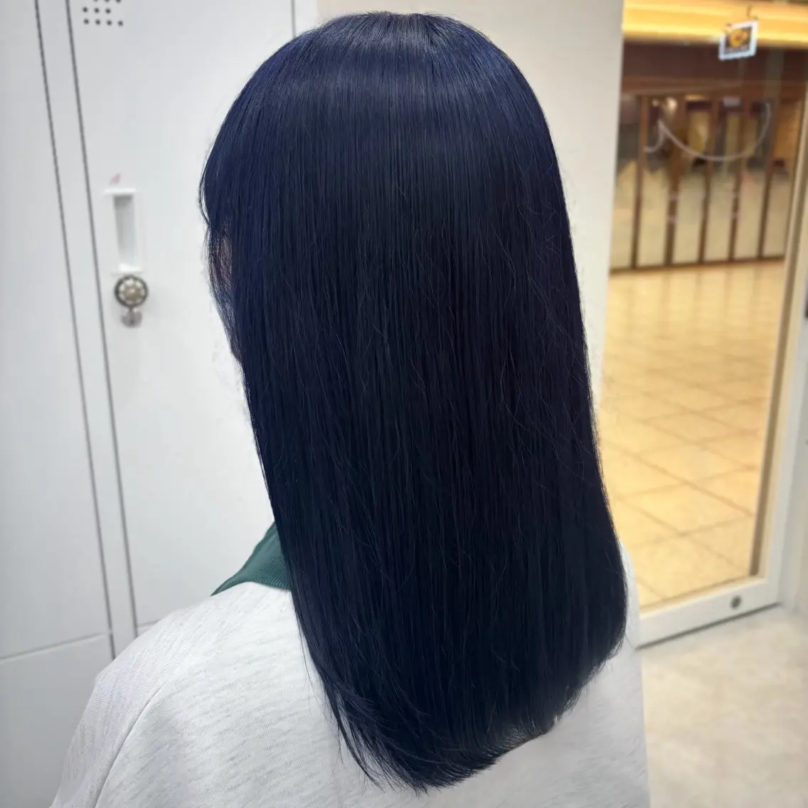 セミロング カラー 伊藤 綾のヘアスタイル