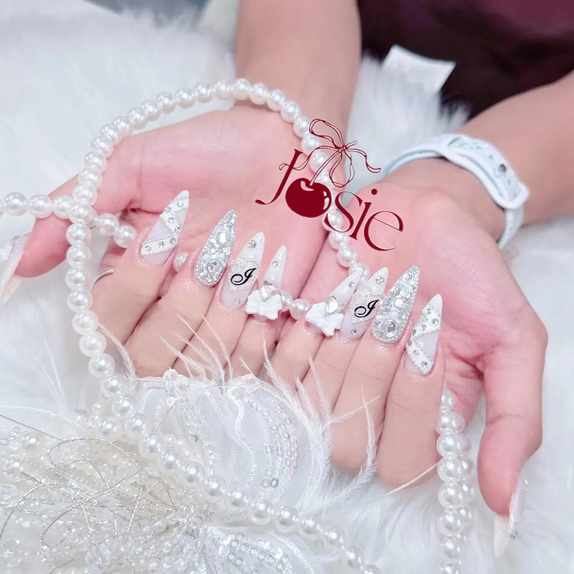 ネイル 長さ出し キラキラネイル 韓国ネイル ロングネイル ワンホンネイル ハンドネイル Josie nail salonのネイルデザイン