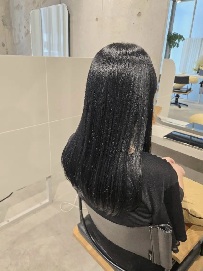 カラー 黒髪 ネイビーカラー ヘアカラー SHOKO ／Belleのヘアスタイル