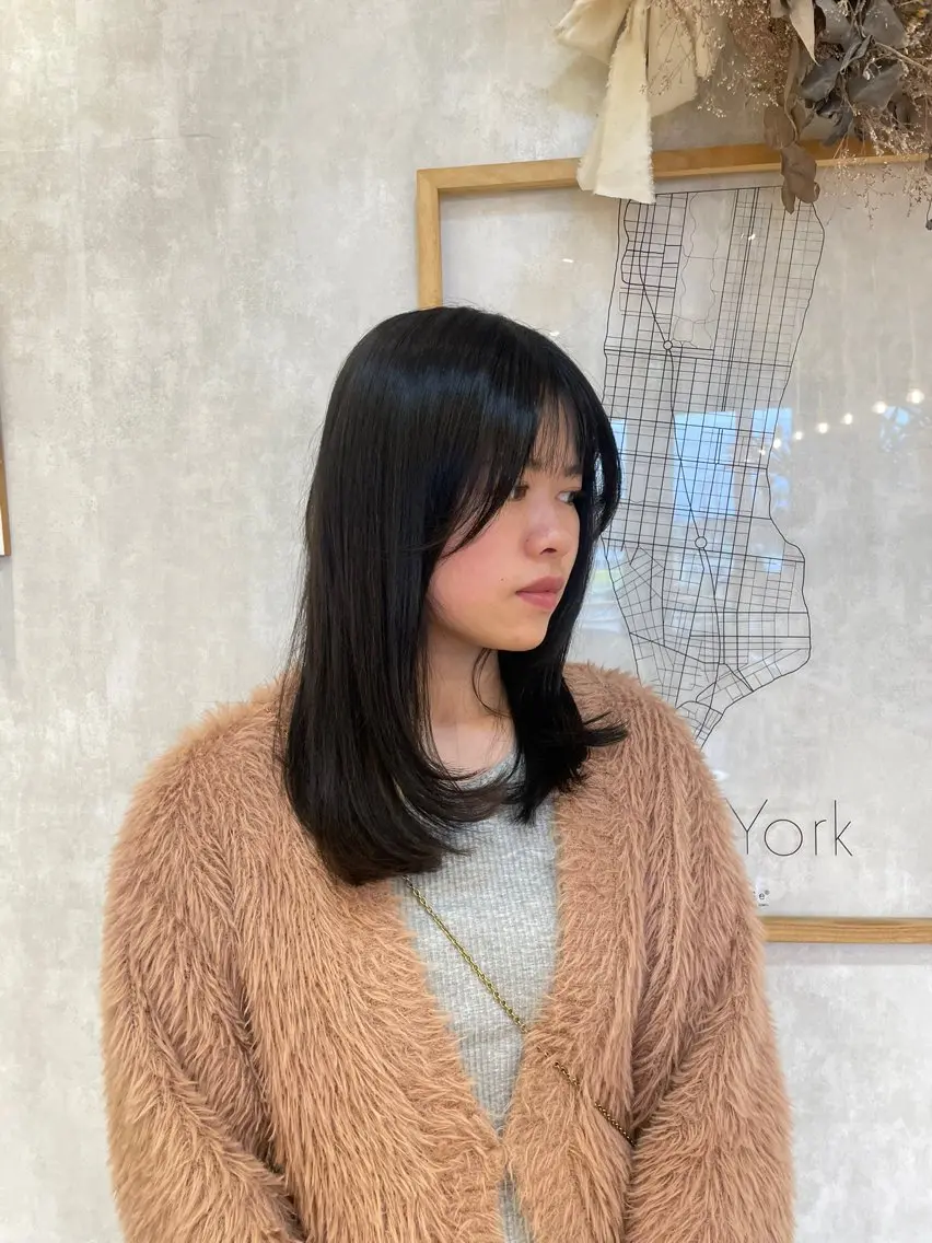ミディアム 佐々木 彩羽のヘアスタイル
