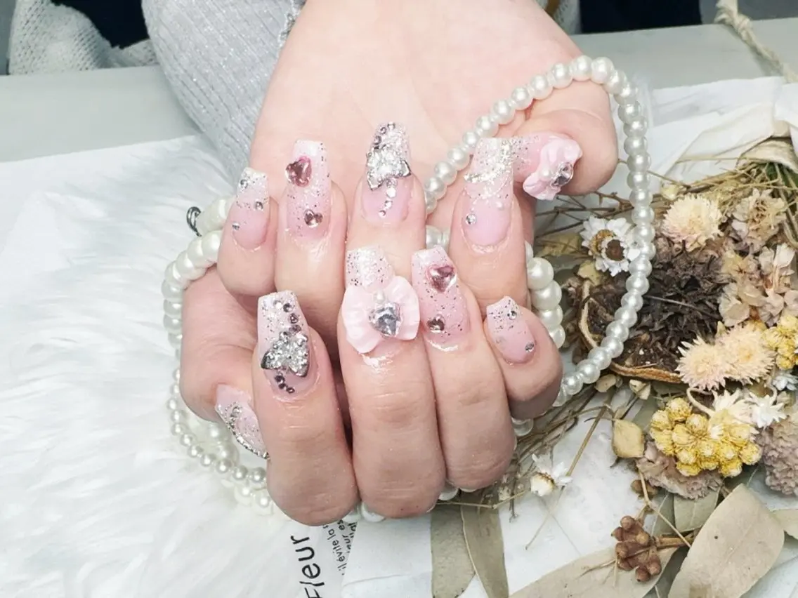 メンズ ネイル アートネイル フレンチネイル ジェルネイル キラキラネイル パラジェル ハンドネイル Bloom スカルプ専門店のネイルデザイン