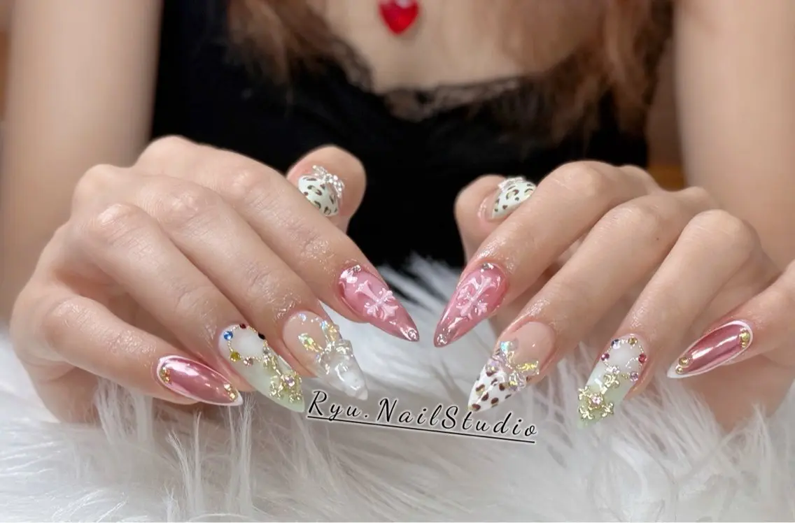 ネイル アートネイル フラワーネイル フレンチネイル ジェルネイル グラデーション ハンドネイル Ryu Nail NekoChanのネイルデザイン