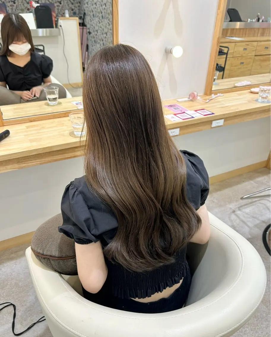 ロング カラー ベージュカラー ブリーチ 透明感カラー ブリーチなしカラー オリーブベージュ 🩷愛咲🩷レイヤー /透明感カラーのヘアスタイル