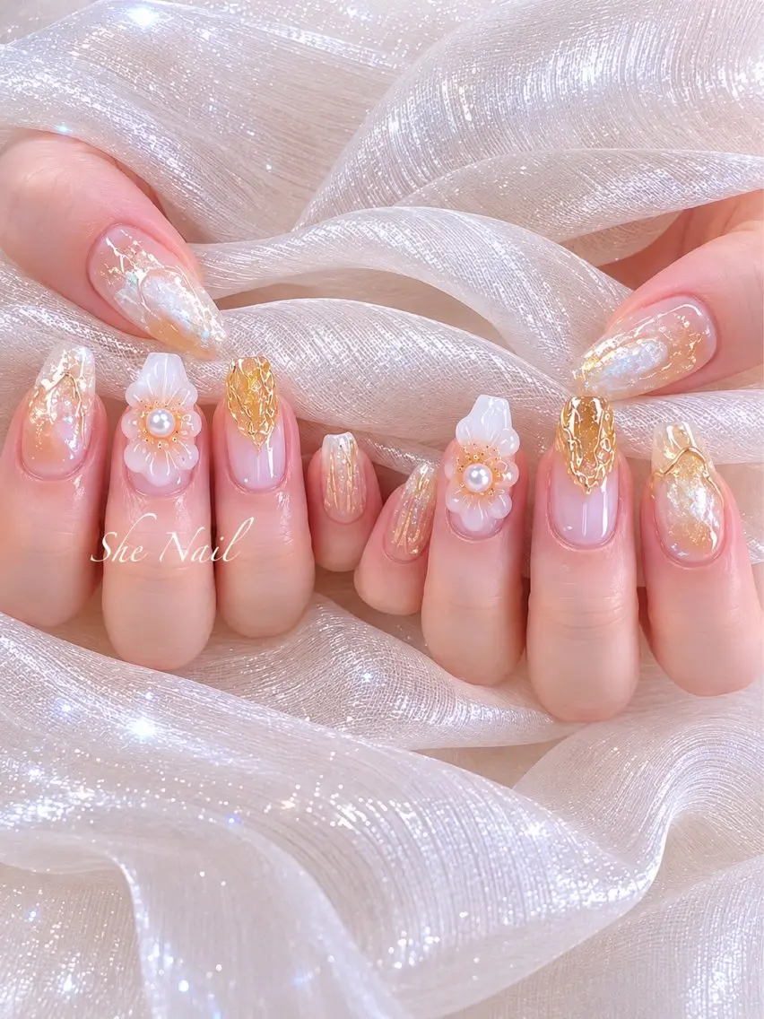 ネイル ゴールド ニュアンスネイル ぷっくりネイル 夏ネイル ISA_ BELLAのネイルデザイン