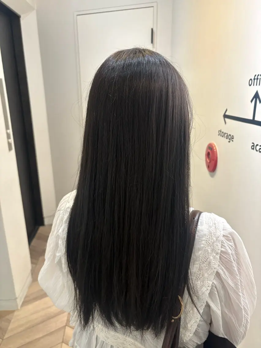 カラー 黒髪 ブルーカラー ブルーブラック 吉井 愛陽のヘアスタイル