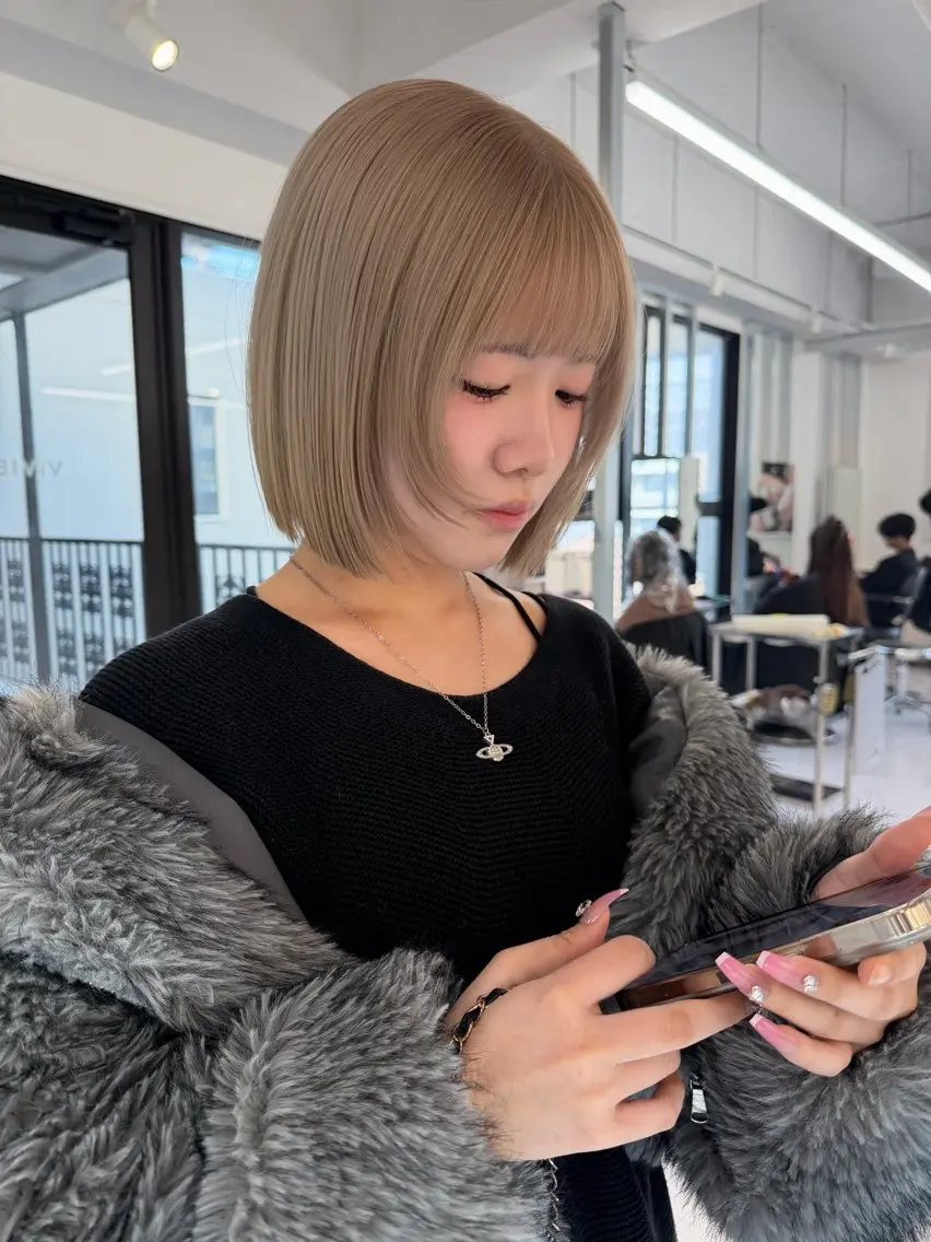 ショート カラー ベージュカラー ブリーチ ケアブリーチ デザインカラー ダブルカラー ヘアカラー トリートメント TATSUブリーチ/ ミルクティーベージュのヘアスタイル