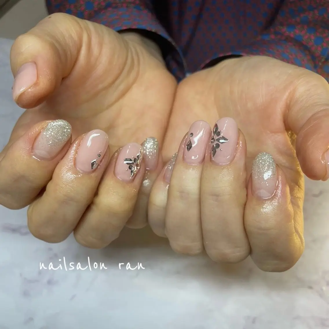 ネイル グラデーション キラキラネイル ラメ(グリッター) ラメグラデーション ストーンネイル ハンドネイル ハンドケア nailsalon ranのネイルデザイン