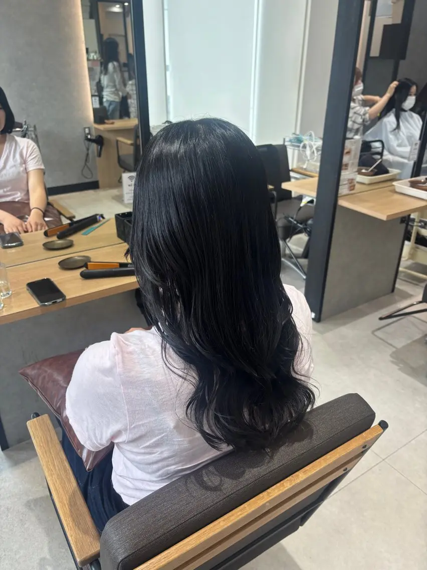 カラー 黒髪 ヘアカラー トリートメント konomi∗*ﾟ /暖色🍇/縮毛矯正のヘアスタイル