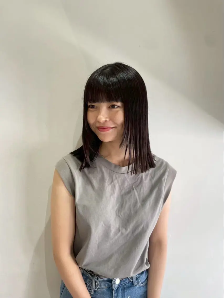 ミディアム カット 佐々木 芽衣のヘアスタイル