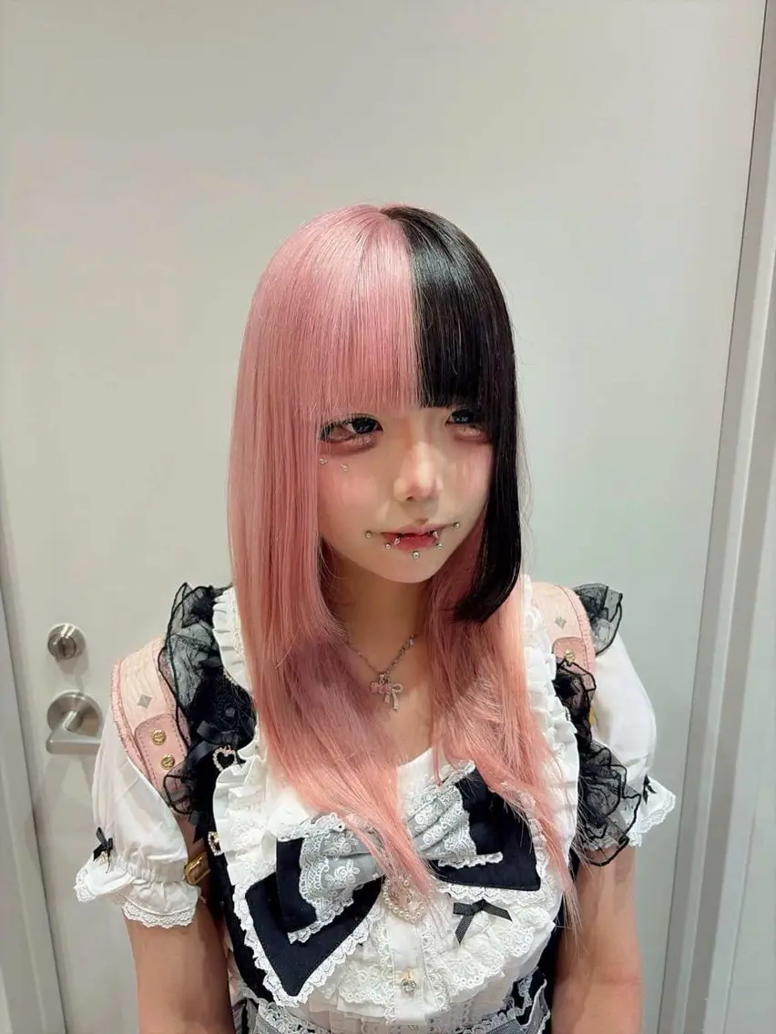 ロング カラー デザインカラー ピンクカラー カット ヘアカラー トリートメント ホワイトカラー☁️/ Yuya/ブリーチのヘアスタイル