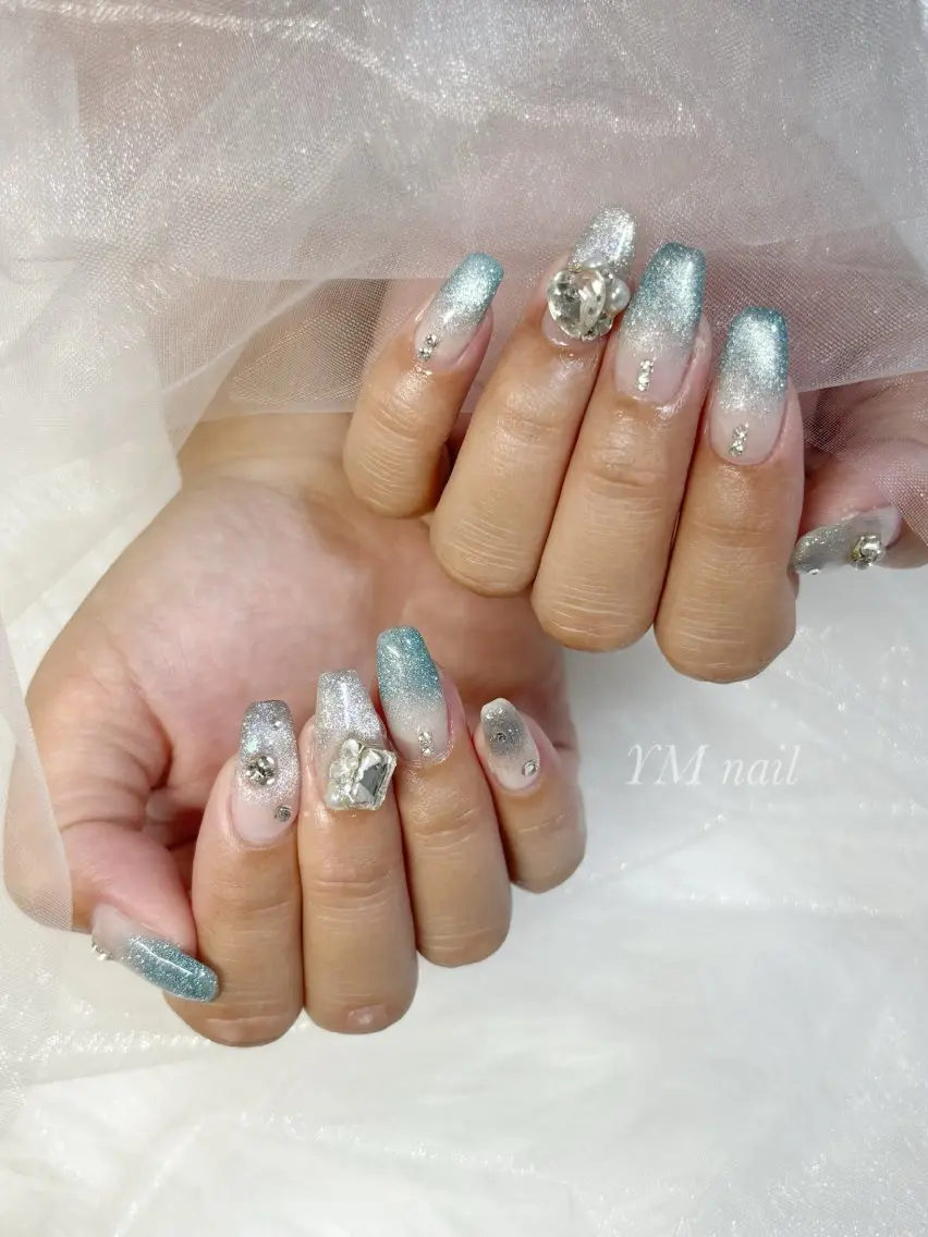 ネイル グラデーション 韓国ネイル 水色 マグネットネイル シルバー YM nailのネイルデザイン