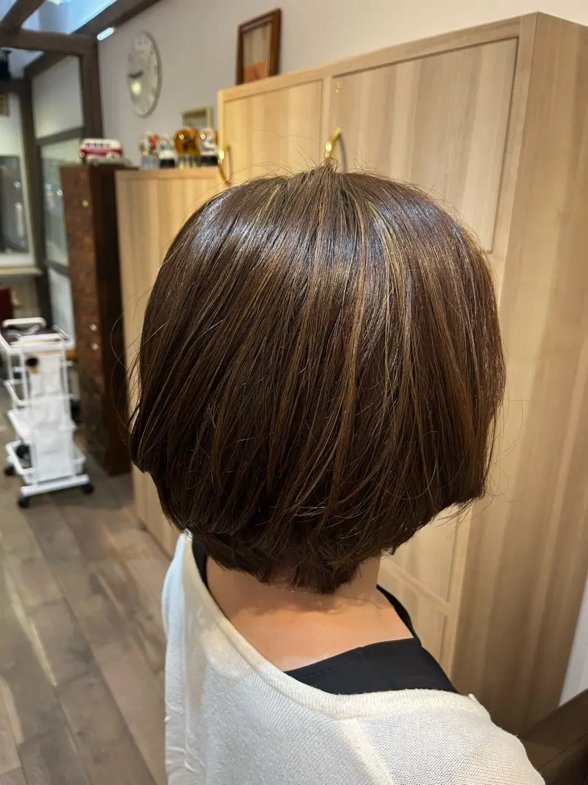 ショート カラー ベージュカラー ハイライトカラー ハイライト 臺 佳連のヘアスタイル