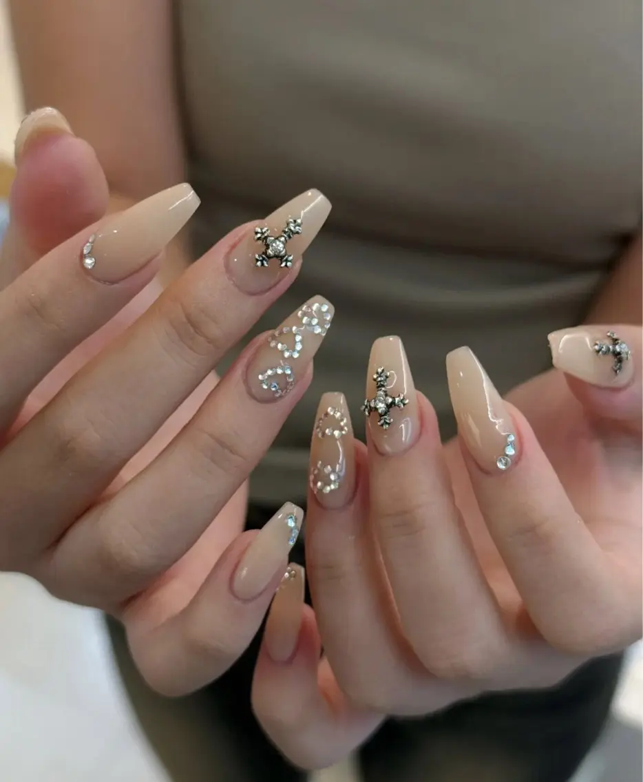 ネイル キラキラネイル マグネットネイル ミラーネイル ニュアンスネイル 春ネイル ハンドネイル Lyna 池袋のネイルデザイン