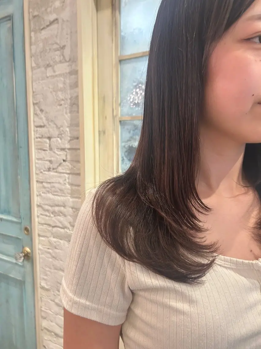 セミロング 顔まわりレイヤー 顔周りカット レイヤーカット 藤村 桃歌のヘアスタイル