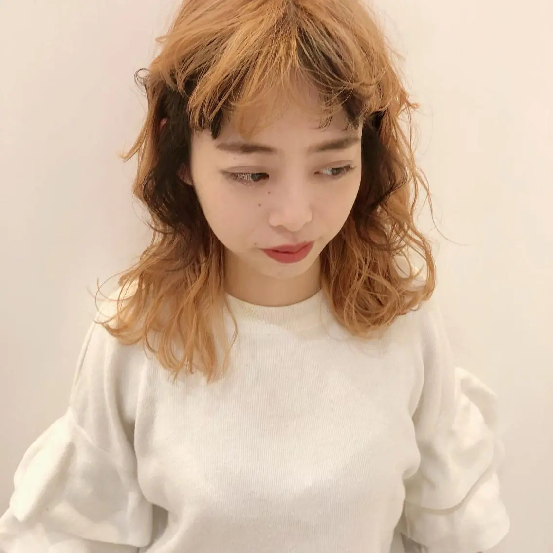 セミロング カラー ベージュカラー デザインカラー インナーカラー オレンジ オレンジベージュ CHIHO💚羽エク /マツエクのヘアスタイル