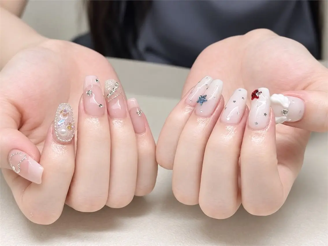 ネイル 長さ出し 韓国ネイル ロングネイル 持ち込み ストーンネイル Emi ちゃんのネイルデザイン