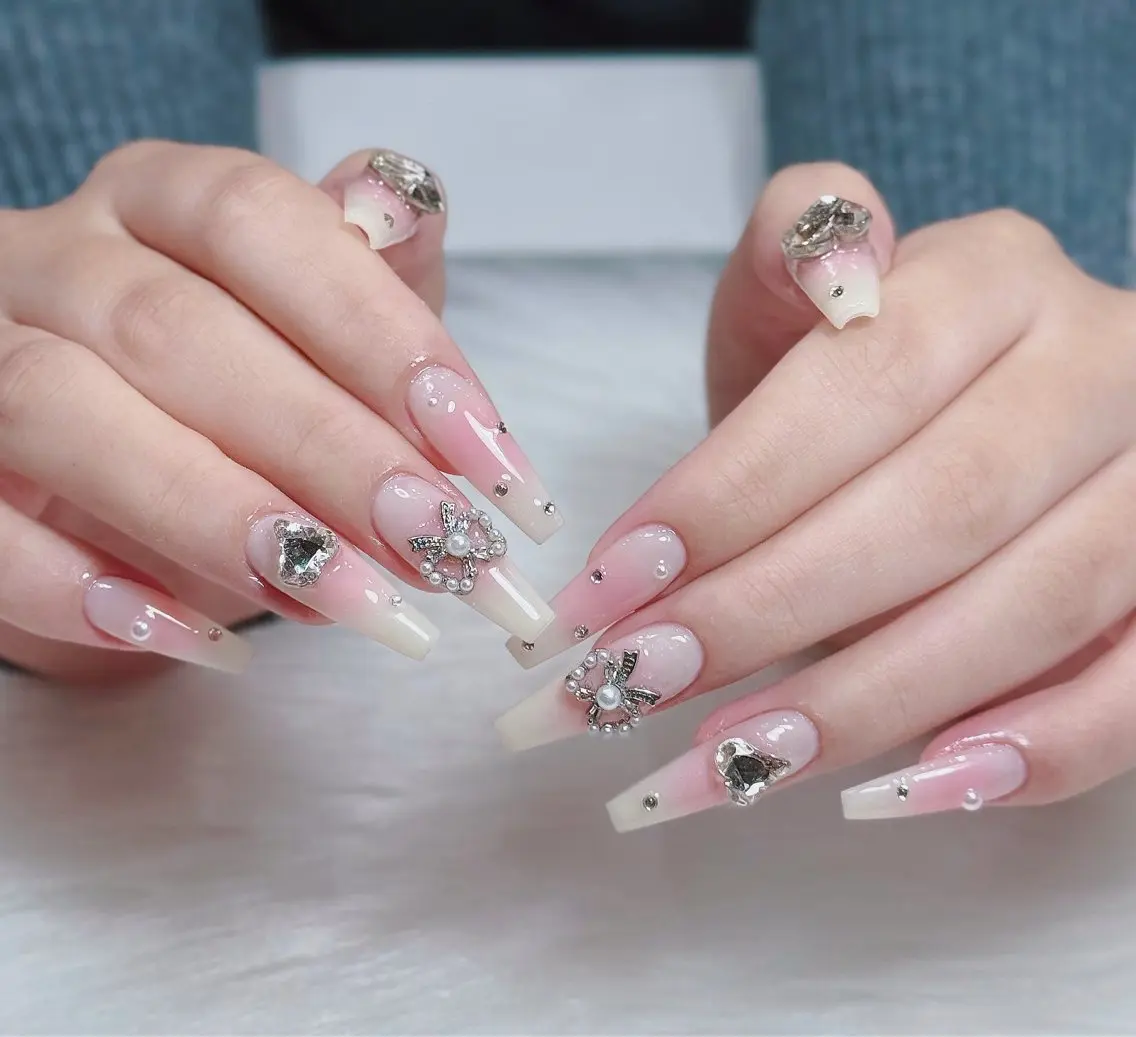 ネイル オーロラネイル チークネイル フットネイル フレンチネイル ジェルネイル ハンドネイル Nichi Nailsのネイルデザイン