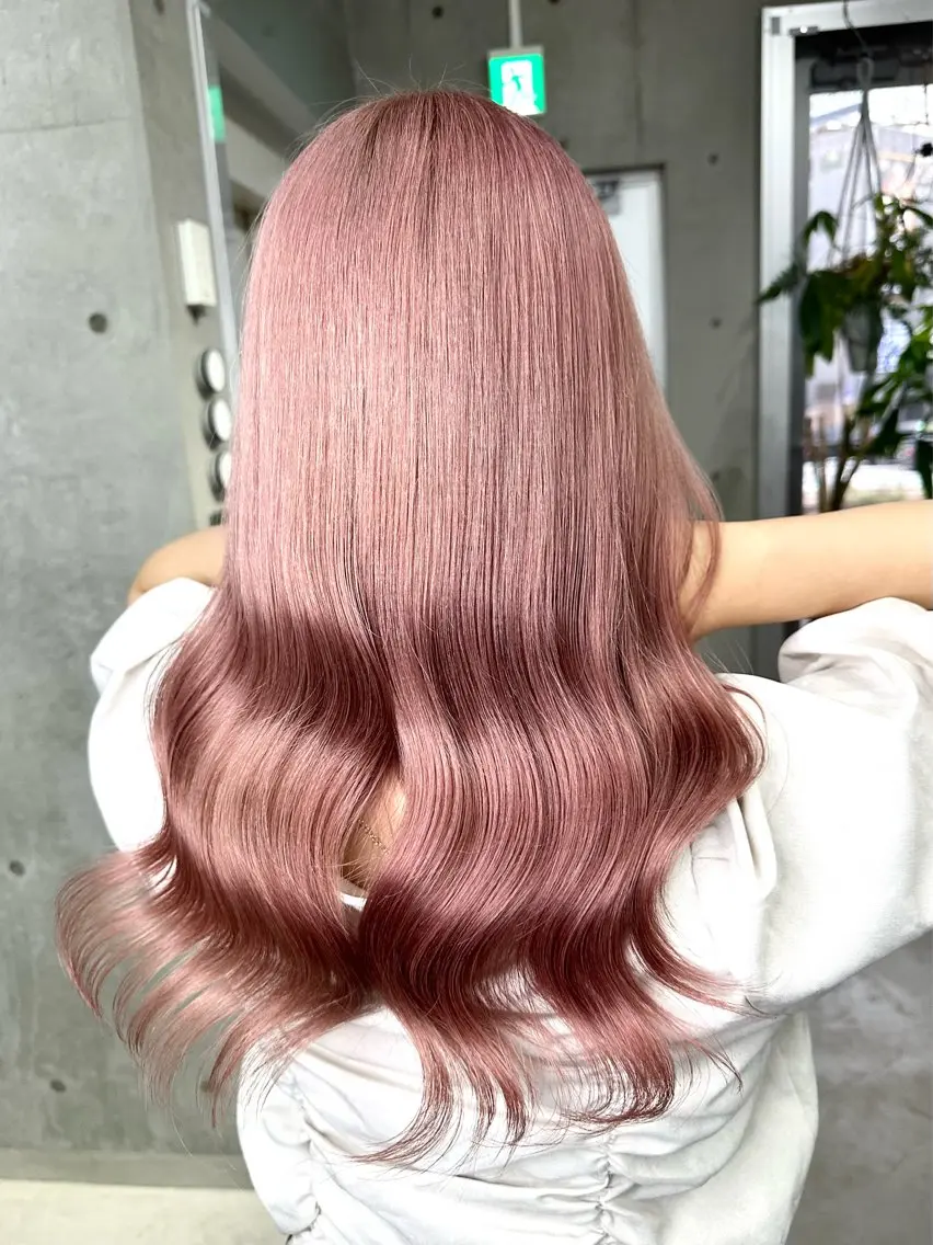 カラー ベージュカラー ブリーチ ピンクカラー ピンクベージュ ヘアカラー トリートメント かずくん🦩名古屋 ハイトーン/レイヤーのヘアスタイル