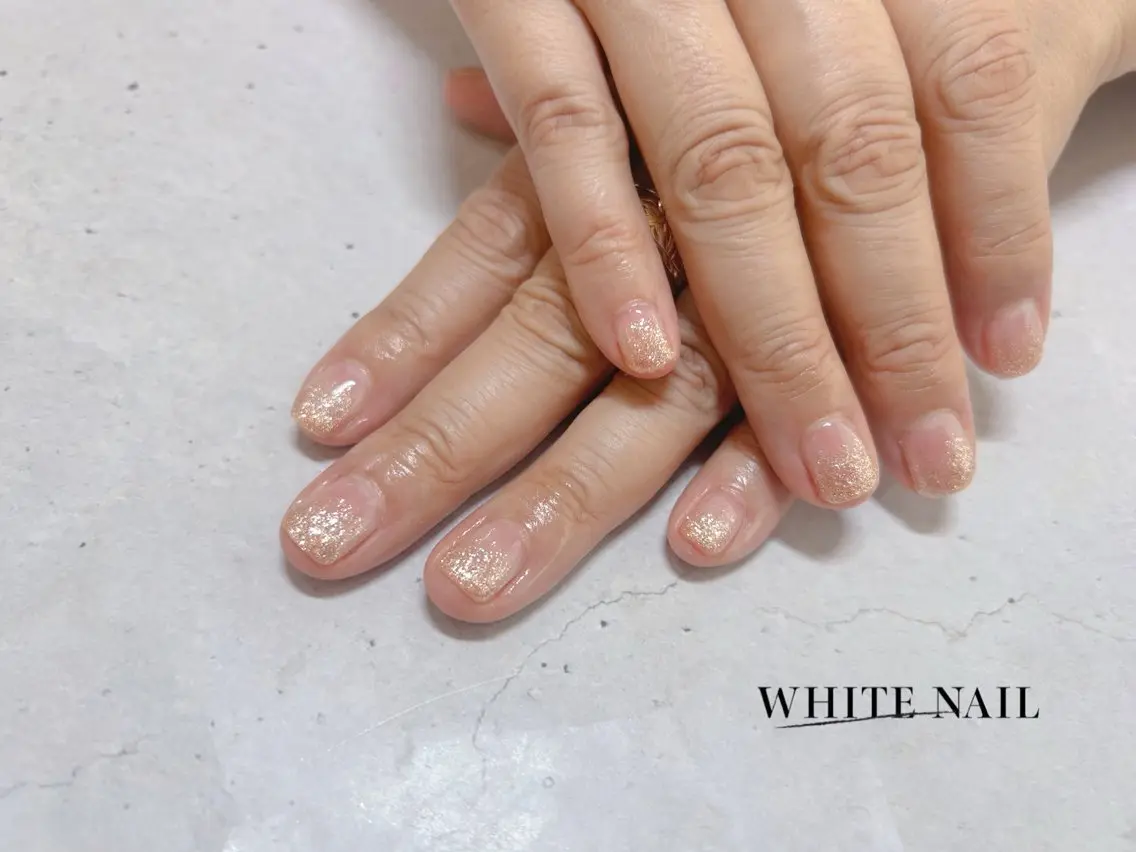 ネイル グラデーション ラメ(グリッター) ラメグラデーション ハンドネイル WHITE NAIL ホワイトネイルのネイルデザイン