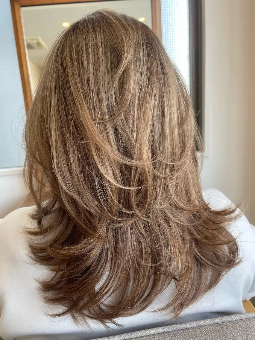 ミディアム カラー レイヤーカット カット ヘアカラー トリートメント 海外レイヤー/ レイヤーカット/和田のヘアスタイル