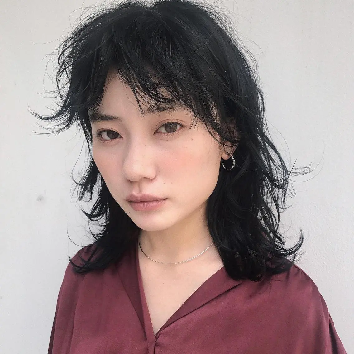ミディアム カラー パーマ ヘアアレンジ ミディアムパーマ レイヤーカット 似合わせカット ウルフカット ウルフレイヤー カット トリートメント 松田 亮葉のヘアスタイル