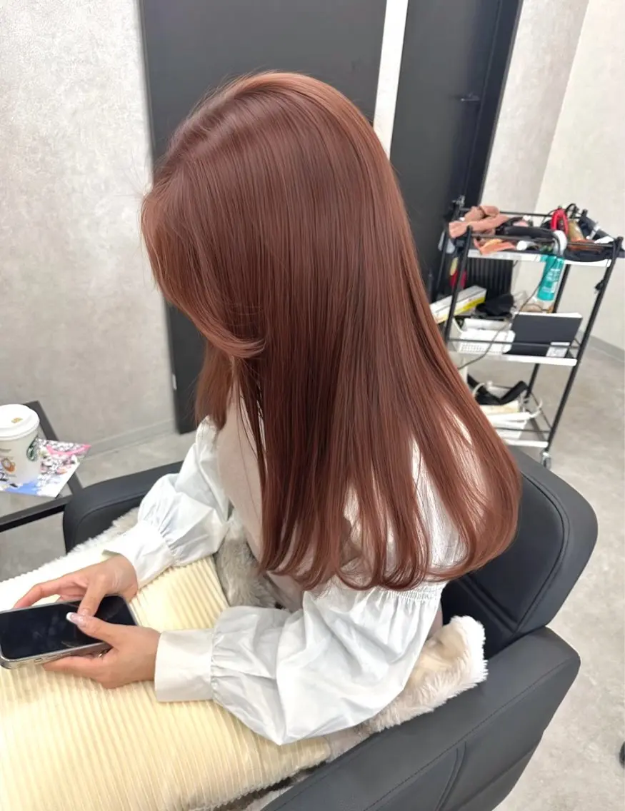 セミロング カット ヘアカラー サワダ サトミのヘアスタイル