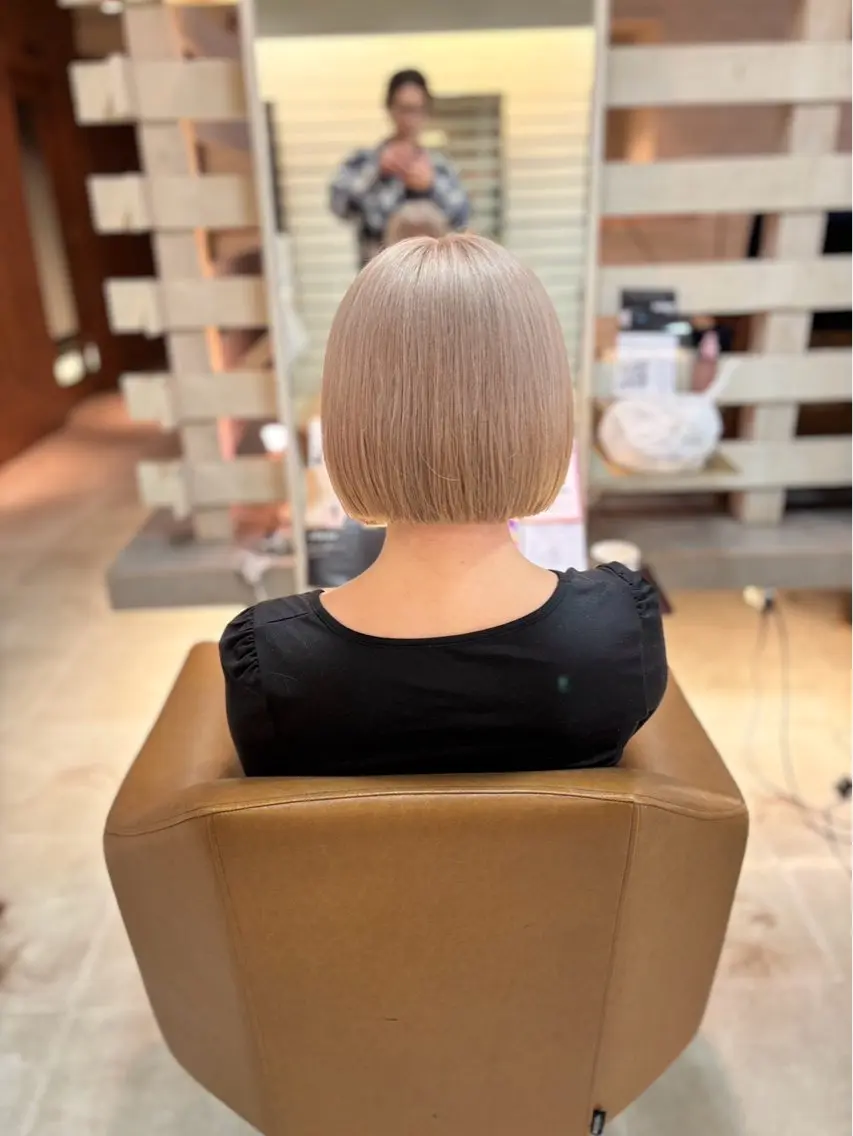カラー 入田 萌香のヘアスタイル