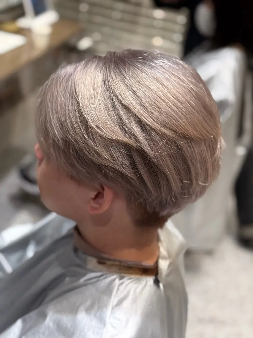 ショート ヘアカラー 甲斐 柊ニのヘアスタイル