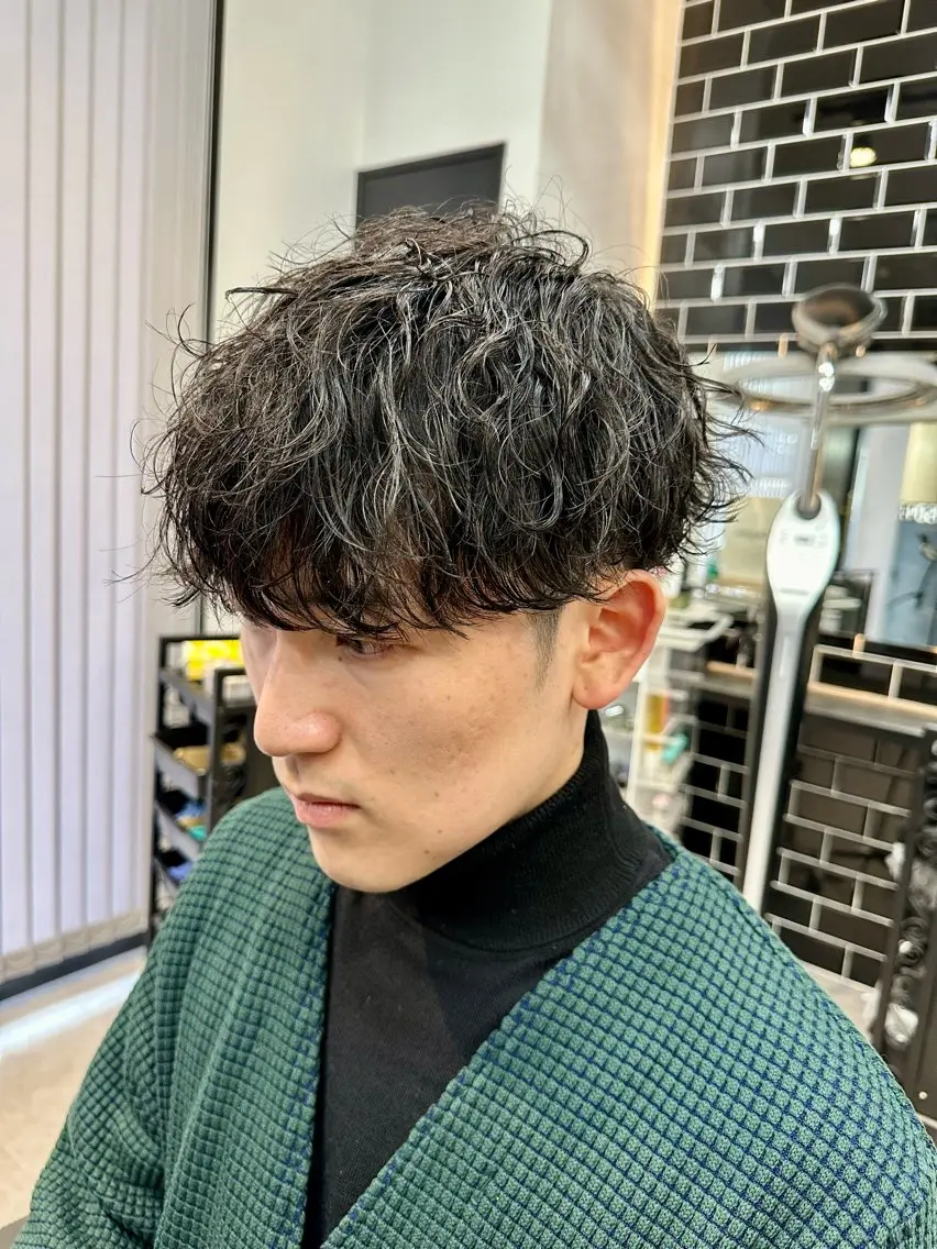 ショート パーマ メンズ メンズパーマ 波巻きパーマ 平内 賢人のヘアスタイル