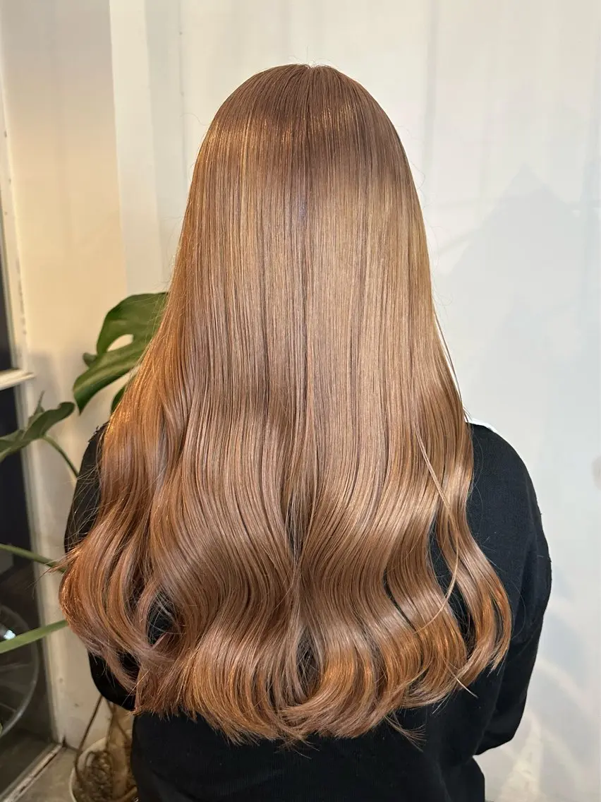 ロング カラー ロングレイヤー アッシュ ベージュカラー ブリーチ ケアブリーチ 堀江/レイヤーカット /髪質改善のヘアスタイル
