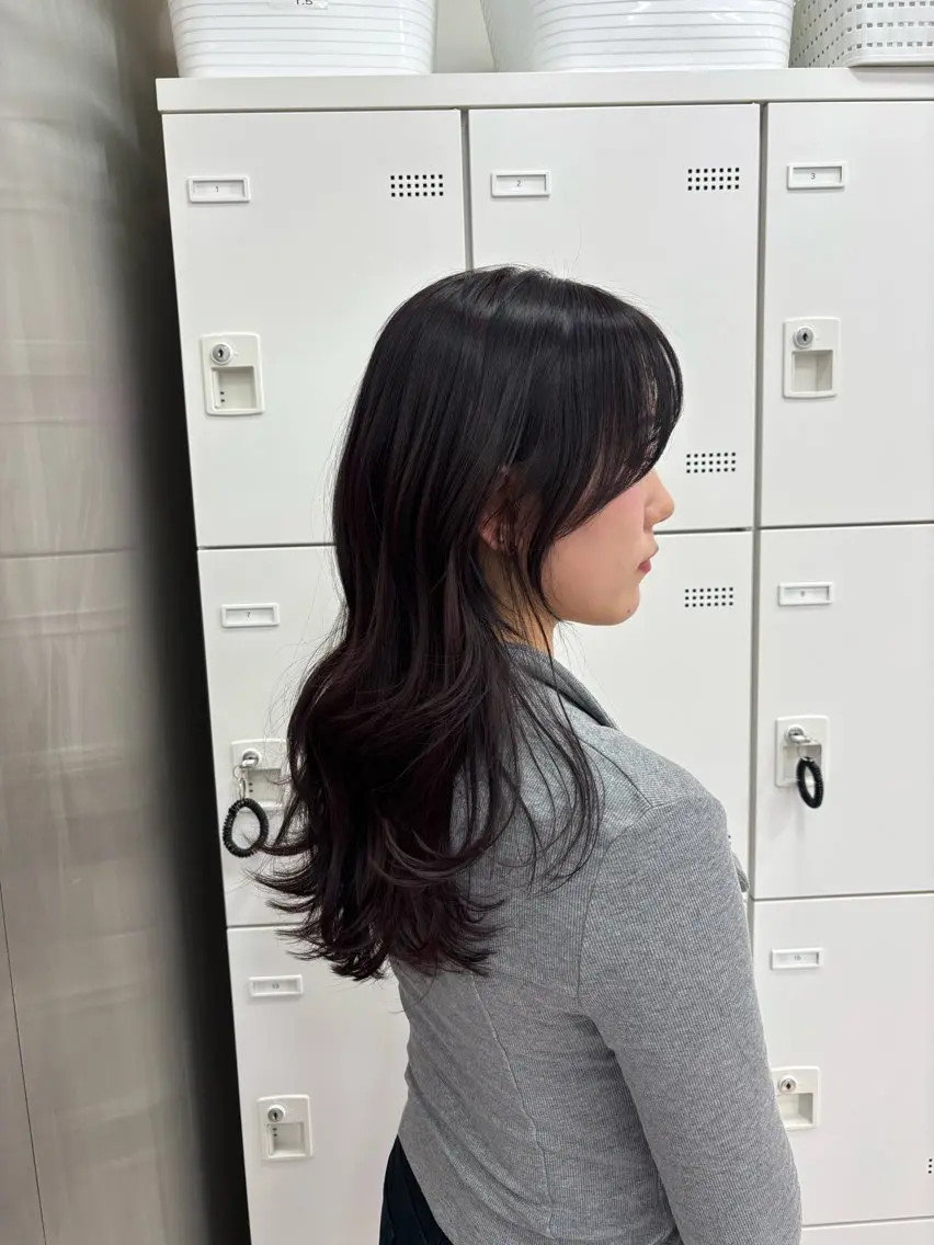 セミロング カラー 抜け感レイヤー︴ ニュアンスカラーのヘアスタイル