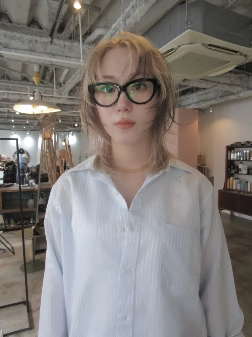 ミディアム カラー デザインカラー 顔周りカット レイヤーカット カット ヘアカラー yu maのヘアスタイル