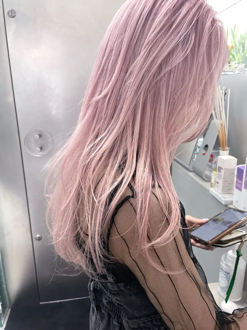 ロング カラー ピンクカラー ヘアカラー トリートメント CHERIEブリーチ ダブルカラー 天神のヘアスタイル