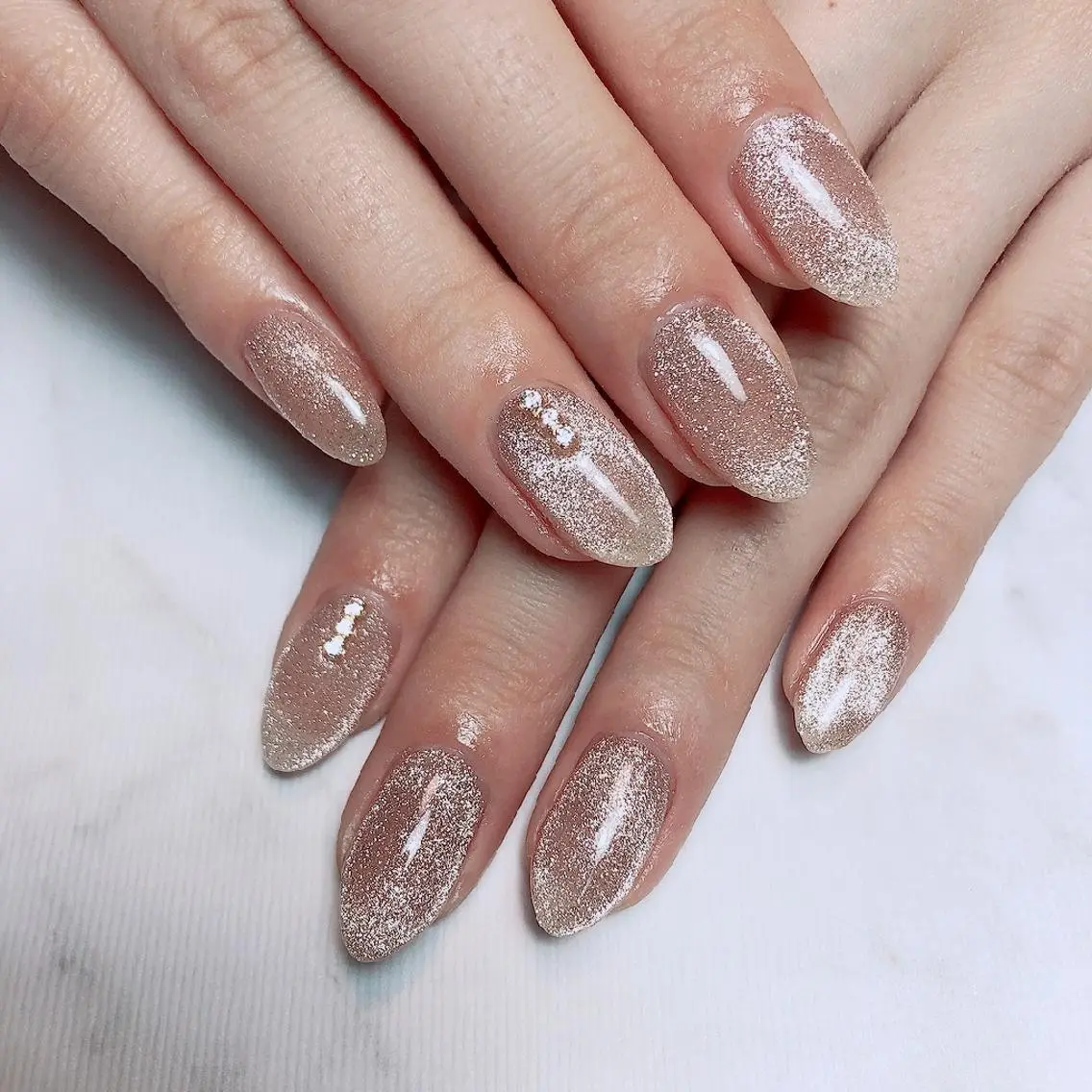 セミロング ネイル キラキラネイル ☺︎山部 志麻☺︎のネイルデザイン