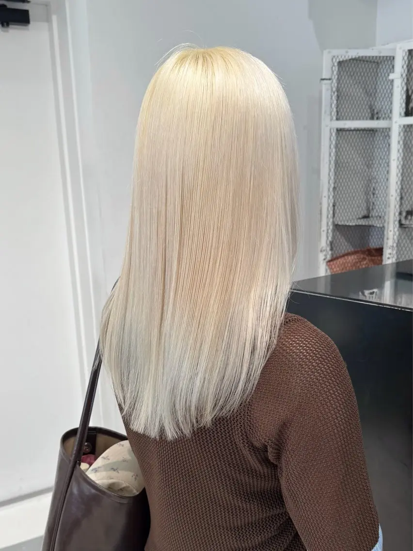 セミロング カラー ヘアアレンジ ブリーチ 抜きっぱなしブロンド ブロンド ハイトーンカラー ヘアカラー トリートメント 艶ハイトーン/ヘア アレンジAYAKAのヘアスタイル