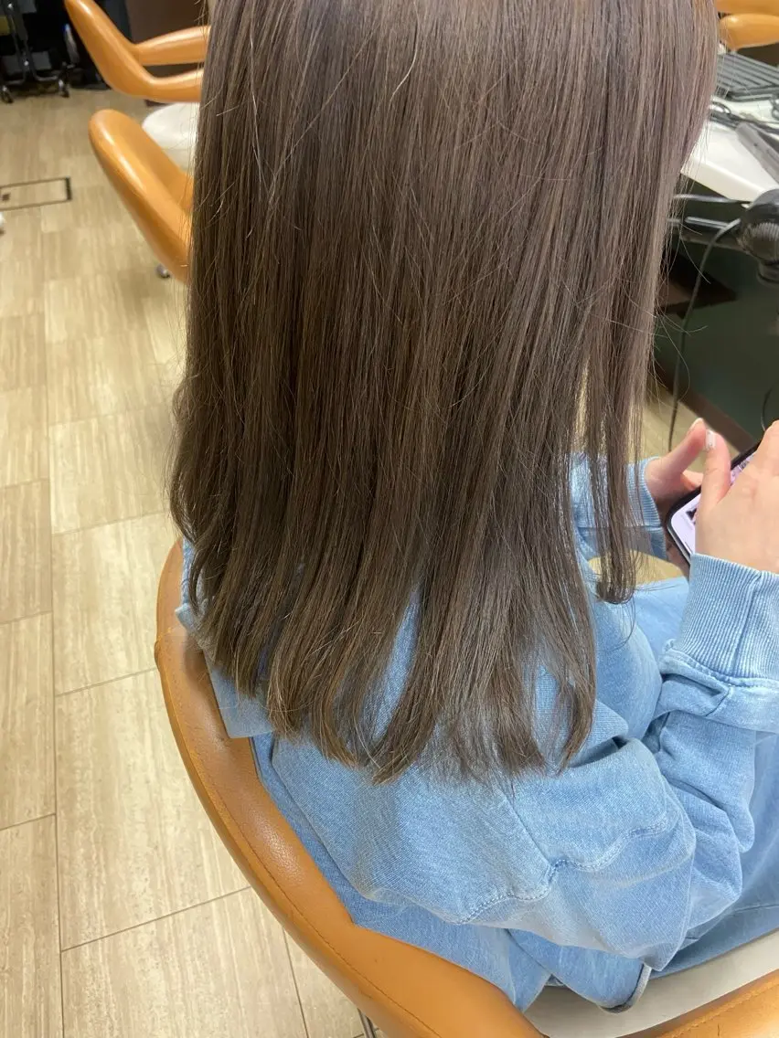 セミロング カラー ベージュカラー ブリーチ ミルクティーベージュ カット ヘアカラー 千上 結希奈のヘアスタイル
