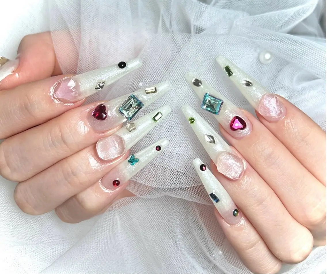 ネイル 長さ出し ガーリー 韓国ネイル ロングネイル 持ち込み ハンドネイル Nami nail salonのネイルデザイン