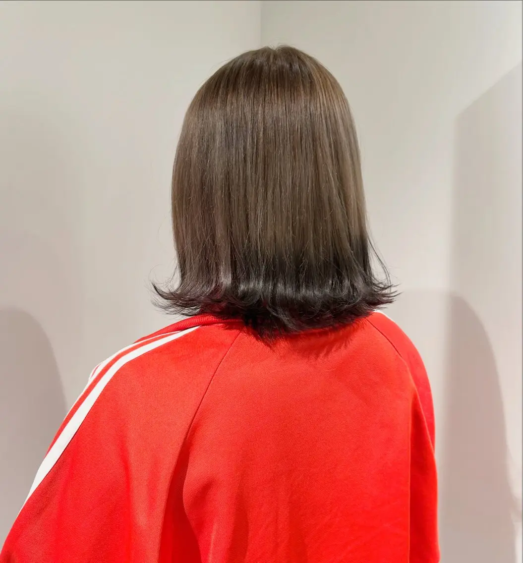 ミディアム カラー ベージュカラー ホワイトベージュ ヘアカラー ヘッドスパ スキバサミを使わない カット🌼唯🌼のヘアスタイル