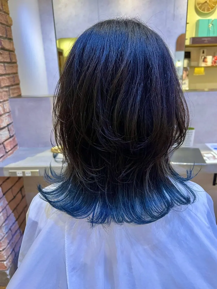 ミディアム カラー 三條場 彩夏のヘアスタイル