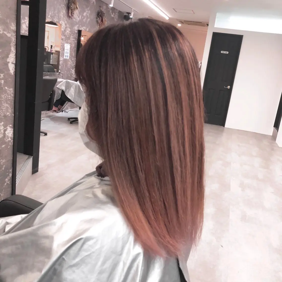 セミロング カラー ヘアアレンジ バレイヤージュ デザインカラー ハイライトカラー 外国人風カラー ハイライト アンドウ ユウ/ レイヤーカット/韓国のヘアスタイル