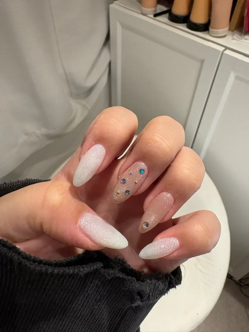 ネイル ジェルネイル ワンカラーネイル ストーンネイル ハンドネイル ハンドケア Amys nail シヅキのネイルデザイン