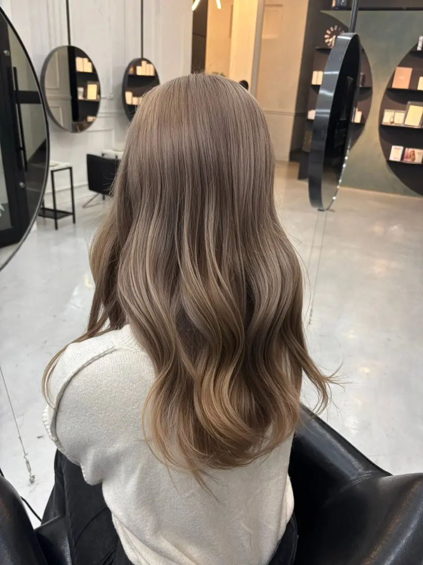 ロング ヘアカラー MaisonHALU さくらのヘアスタイル